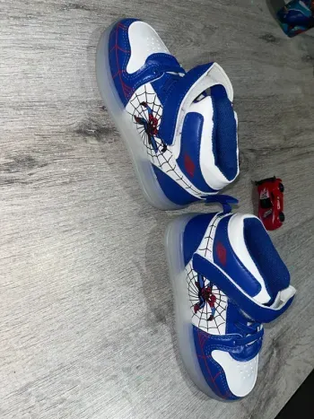 Chaussures spider man à lumière