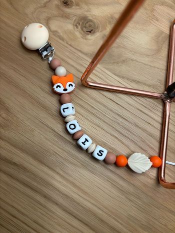 Attache-tétine personnalisé en silicone