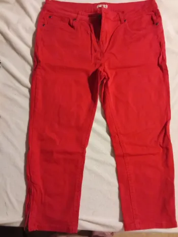 Pantacourt rouge taille 42