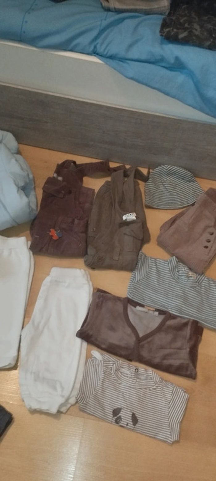 Lot de 13 vêtements pour garçon en taille 6 mois - photo numéro 3