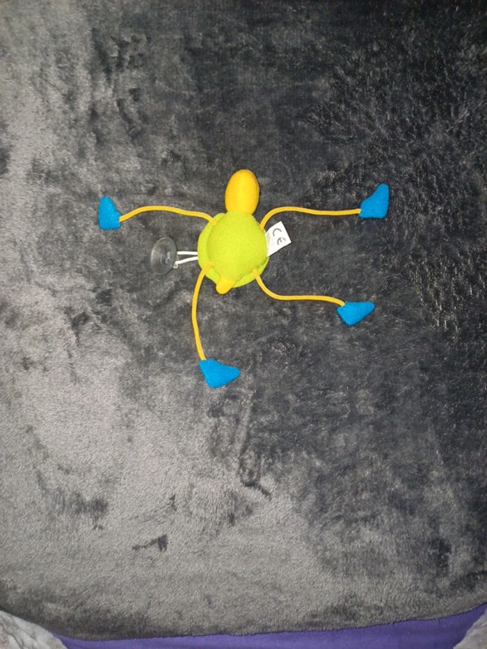 Tortue en peluche avec ventouse - photo numéro 3