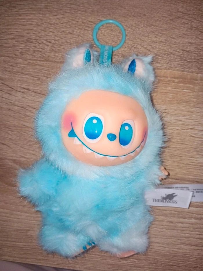 Labubu bleu