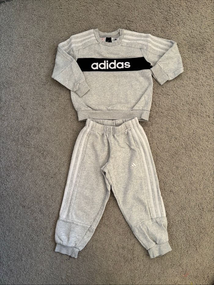 Survêtement adidas