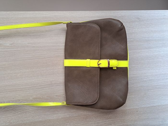 Petit sac marron et jaune fluo Camaieu