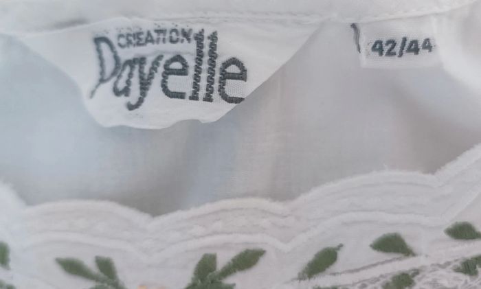 Haut court avec broderie et dentelle 42/44 Création Payelle - photo numéro 4