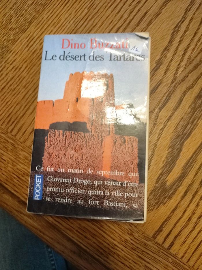 Livre le désert des tartares