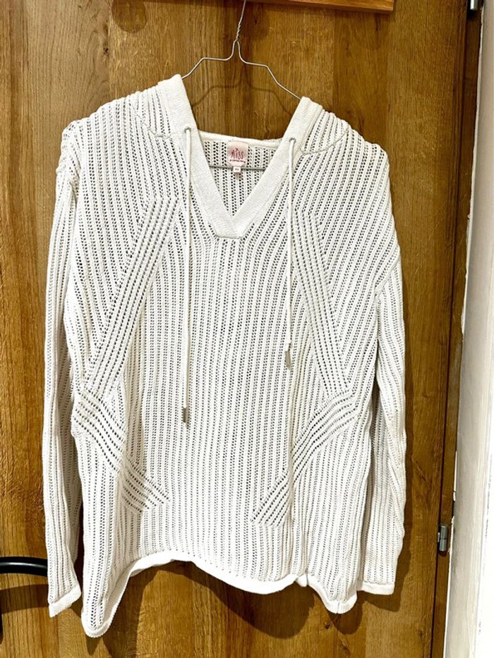 Pull sport ajoute blanc avec capuche miss Captain T2