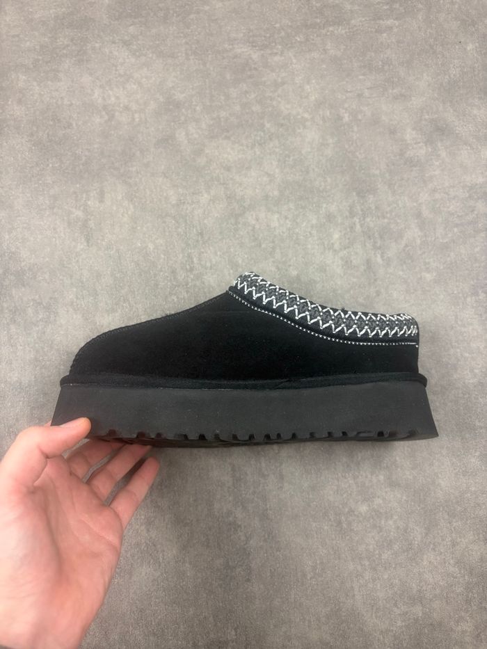 UGG neuve taille 38 | parfait état | accessoire présent | facture à l’appui s - photo numéro 4