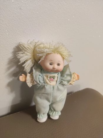 jolie poupée vintage  ancienne
