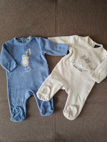 Lot de 2 pyjamas bleu et blanc taille 1 mois 