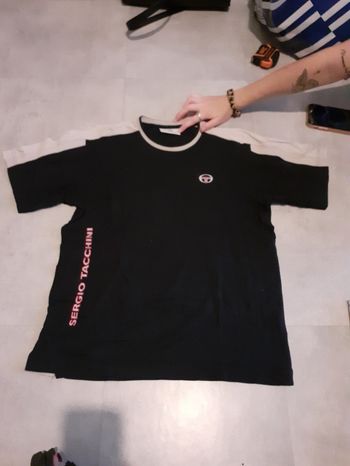 Tee shirt.