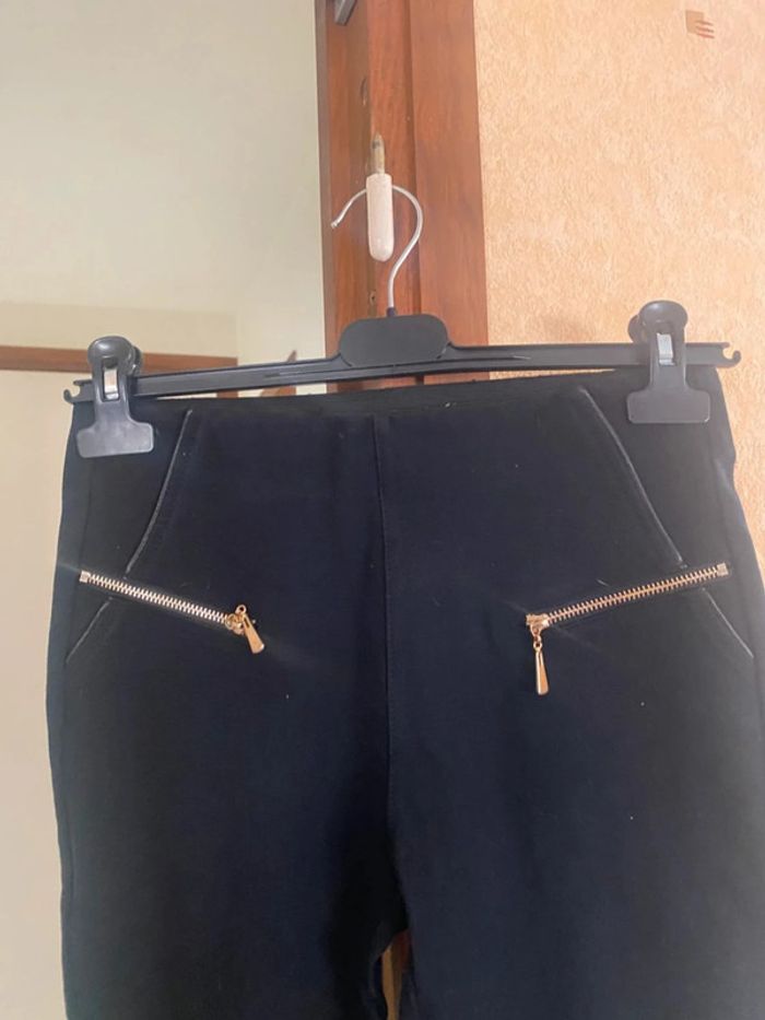Très beau Pantalon femme noir taille 36 en très bon état - photo numéro 2