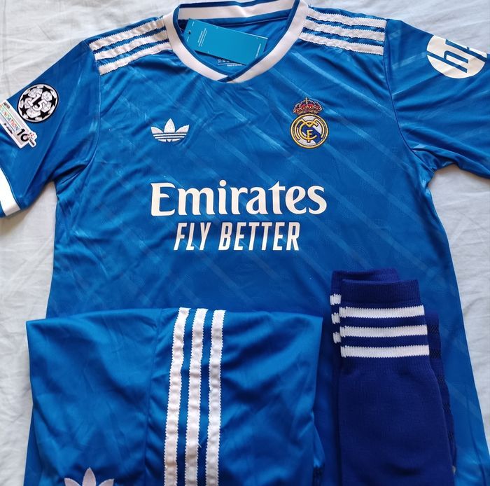 Superbe tenue Bellingham taille 14 ans Real de Madrid 2026 extérieur - photo numéro 3