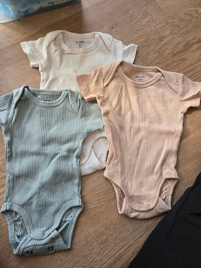 Lot bodies 3 mois