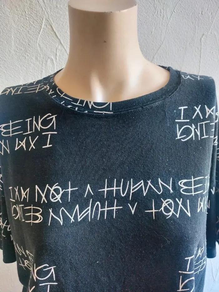 T-shirt 'I Am Not a Human Being' Taille S/M - photo numéro 2