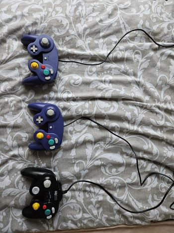 Lot 3 manettes non officielles Gamecube