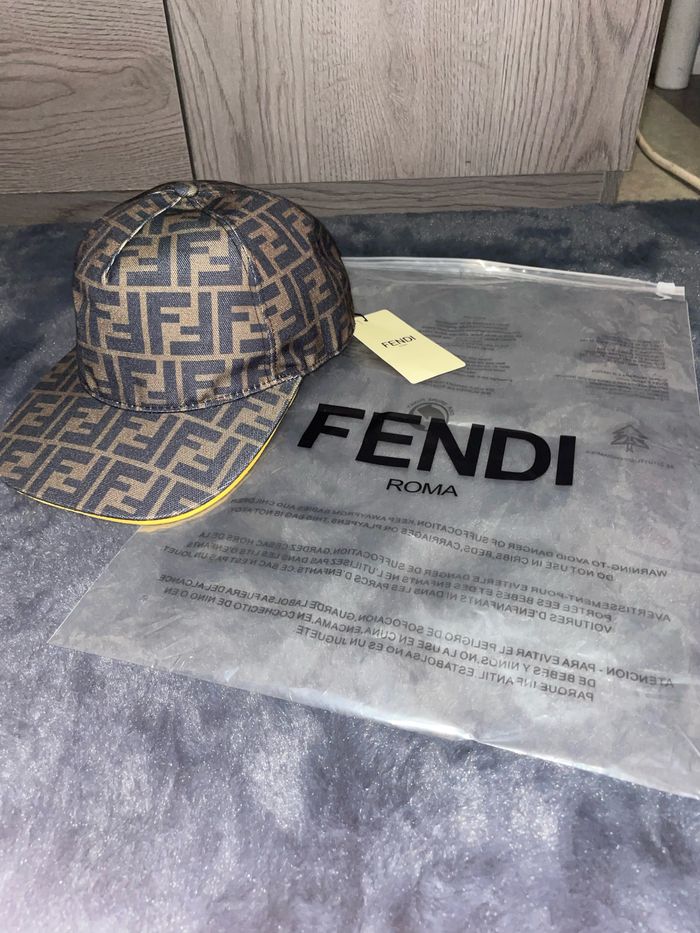 Casquette FENDI