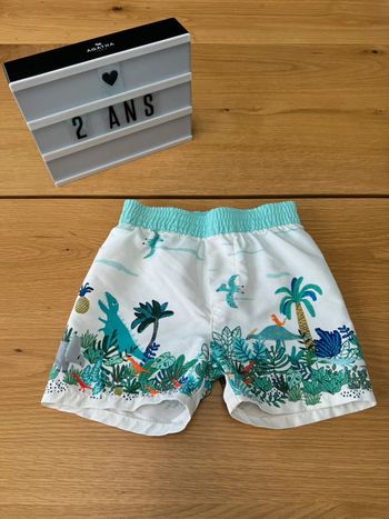 Short de bain fond blanc thème jungle/dinosaures - Taille 2 Ans