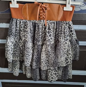Jupe à volants motifs léopard taille M