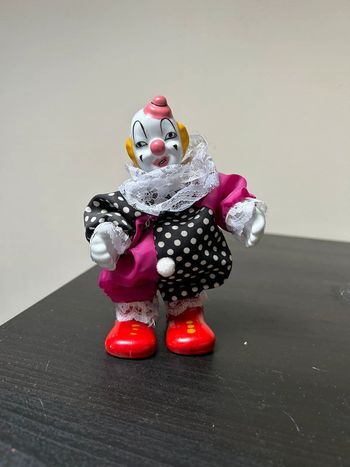 Poupée clown en porcelaine
