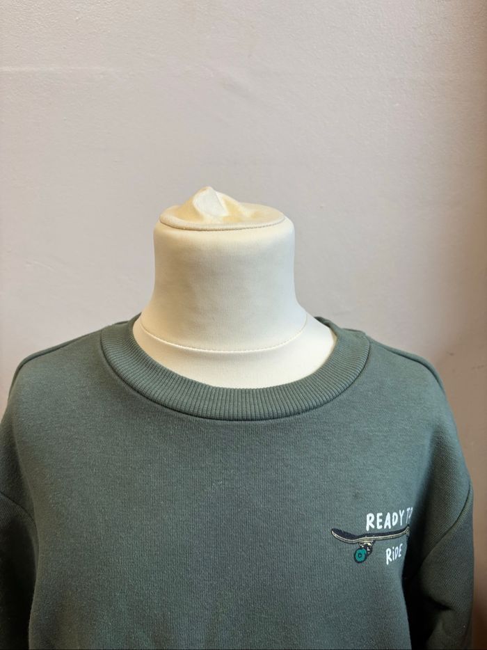 Pull garçon taille 122/128 - photo numéro 2