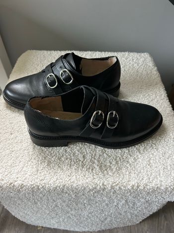Mocassin noir avec brides neuve