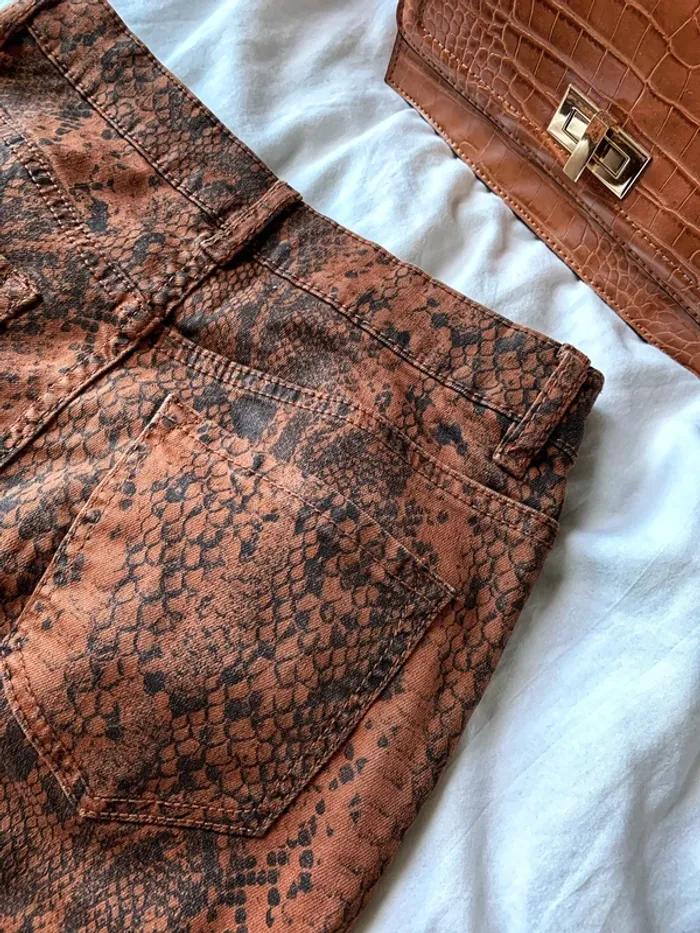 Pantalon camel / marron motif animal - photo numéro 2