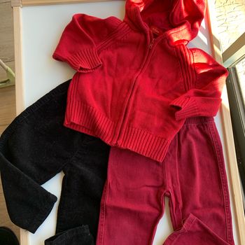 Lot 2 pantalons avec gilet rouge noir 18 mois