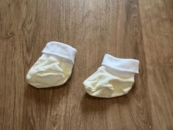 Chaussons bébé 1 mois naissance très bon état