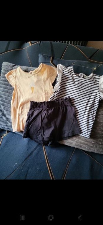 2 tee shirt et un short