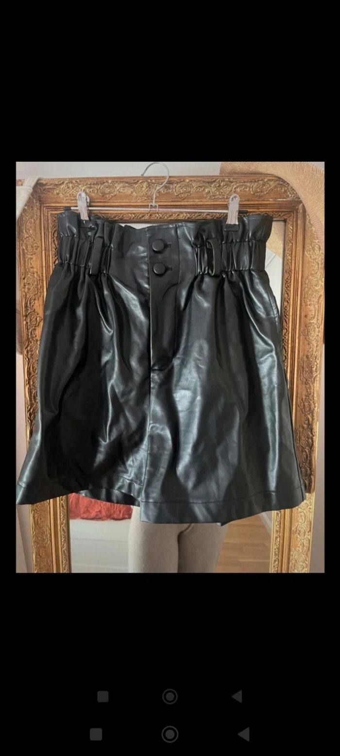 Short simili cuir