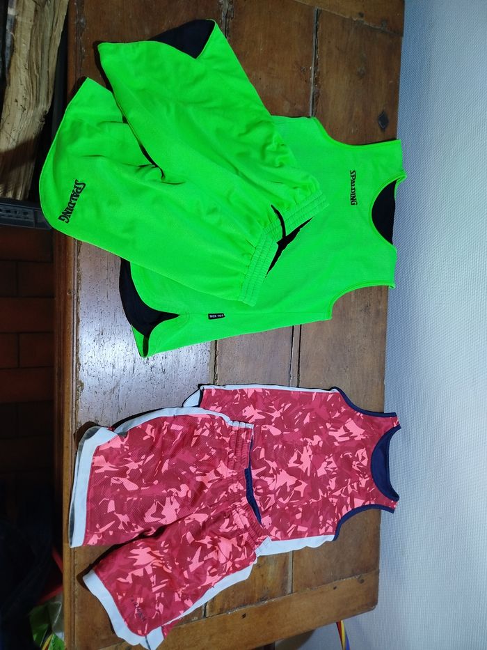 Lot de deux tenues de basket réversible