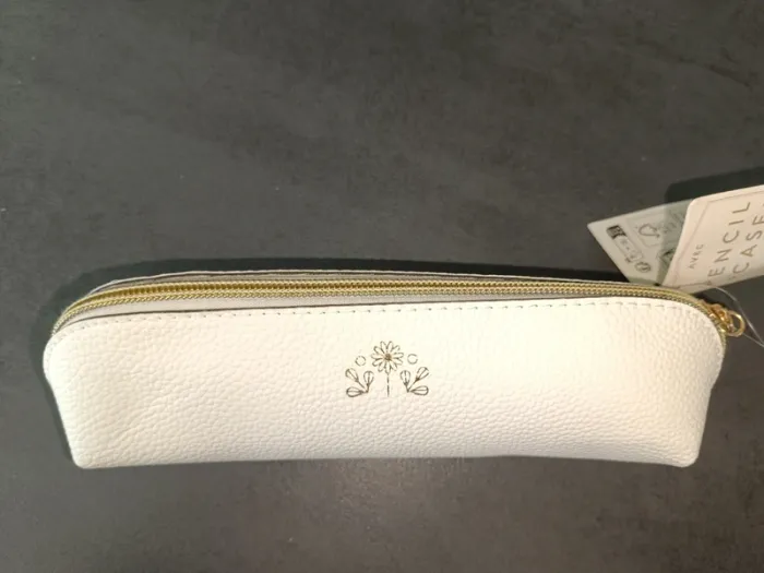 Trousse d'école neuve