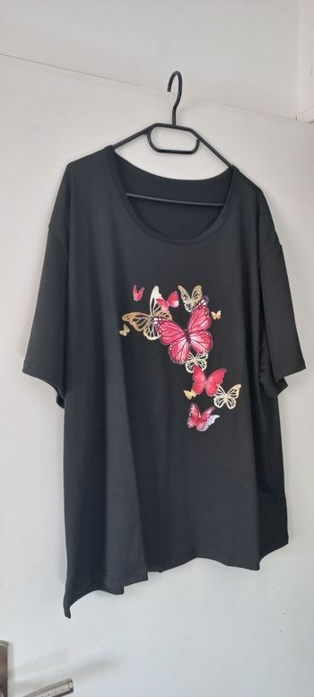 Tes shirt noir motifs papillons
