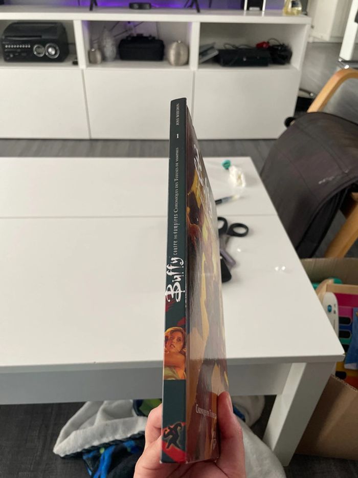 Bd/comics Buffy contre les vampires : chroniques des tueuses de vampires tome 1 - photo numéro 3