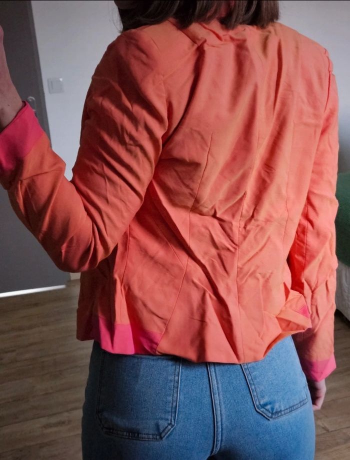Veste blazer rose et orangée de chez Helena Sorel - photo numéro 5