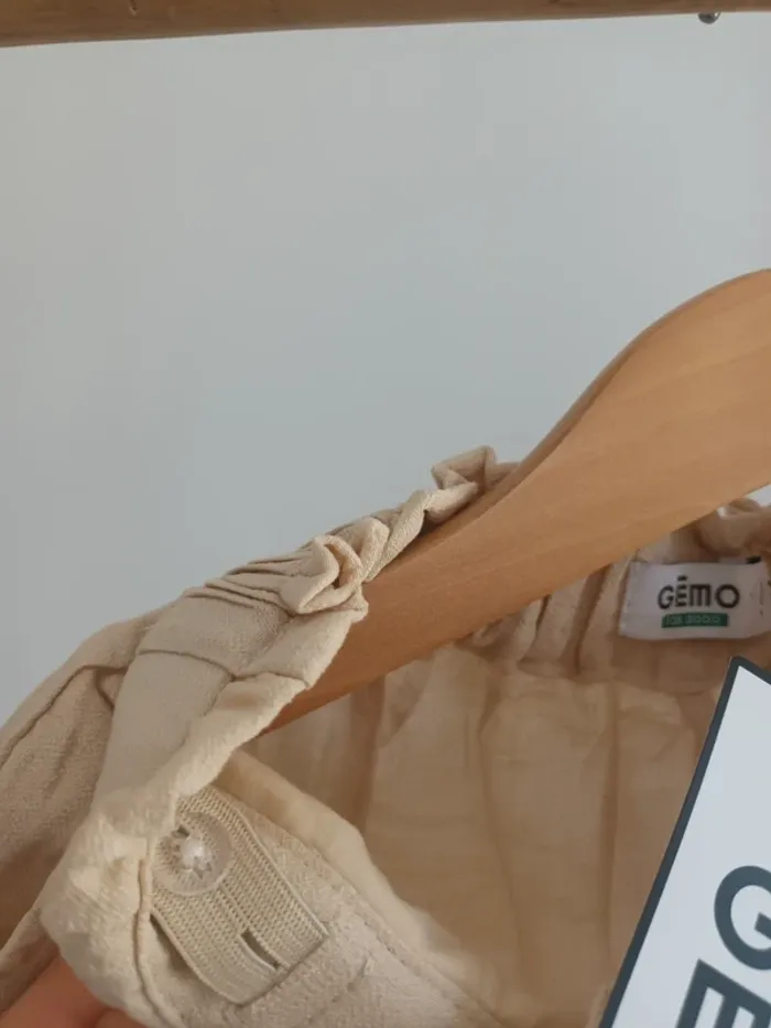 Short beige fluide taille élastique réglable 7 ans neuf avec étiquette 🏷 - photo numéro 5
