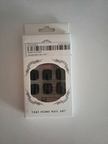 Faux ongles pied