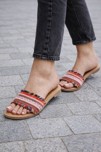 Jolies sandales colorées en 40