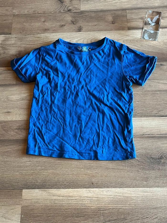 Je vend un tee shirt garcon enfant 6 ans très bon état