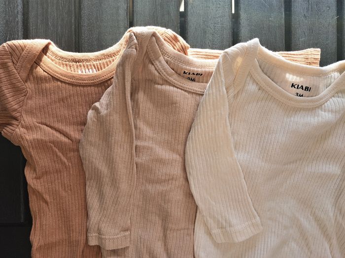 Lot 3 bodys - photo numéro 2