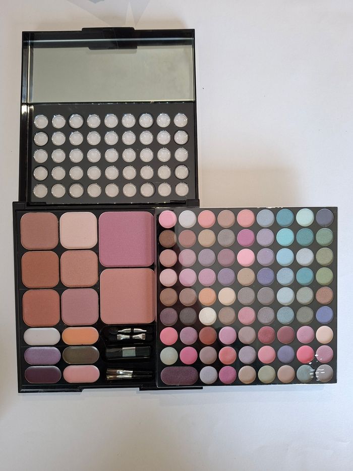 Palette maquillage complète Nocibé – neuve – yeux / teint / lèvres - photo numéro 3