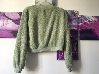 Pull couleur vert tendre taille xs
