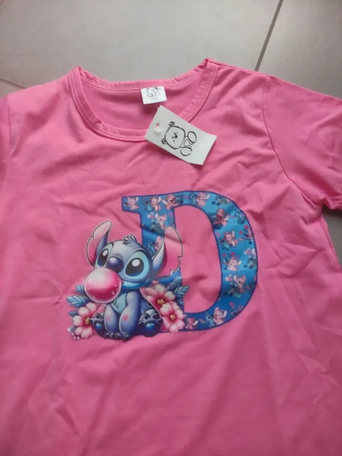 Tee shirt manche blanche courte lettre D Stitch neuf avec étiquette taille 7 ans 130 cm - photo numéro 2