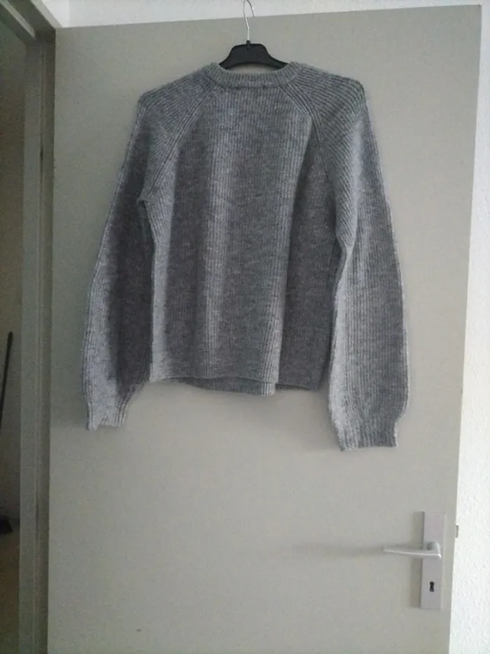 Pull gris - photo numéro 2