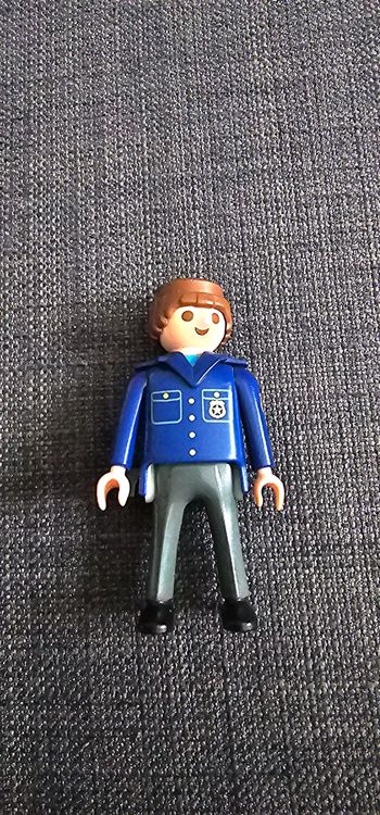 Figurine PLAYMOBIL Officier de Police 3165 5718