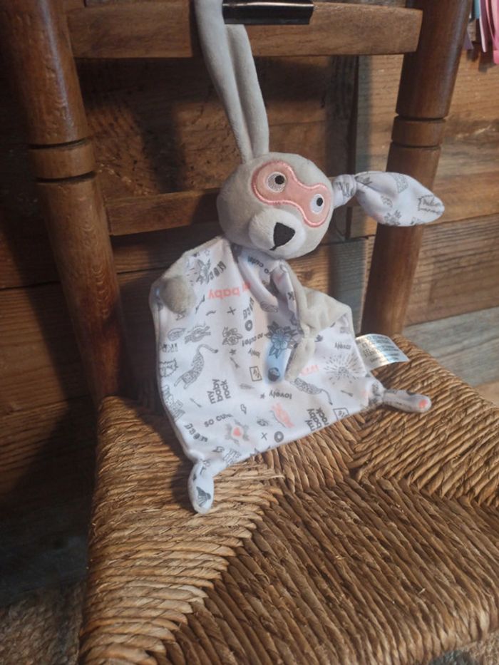 Doudou IKKS lapin masque tbe - photo numéro 4