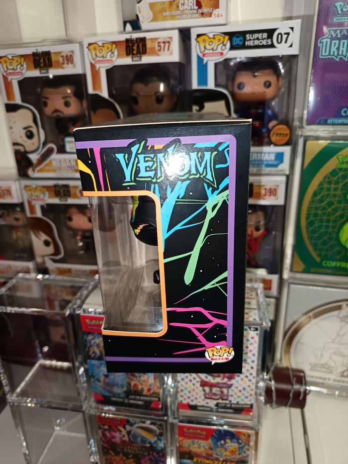 Pop funko figurine tees - venom blacklight + t-shirt - photo numéro 3
