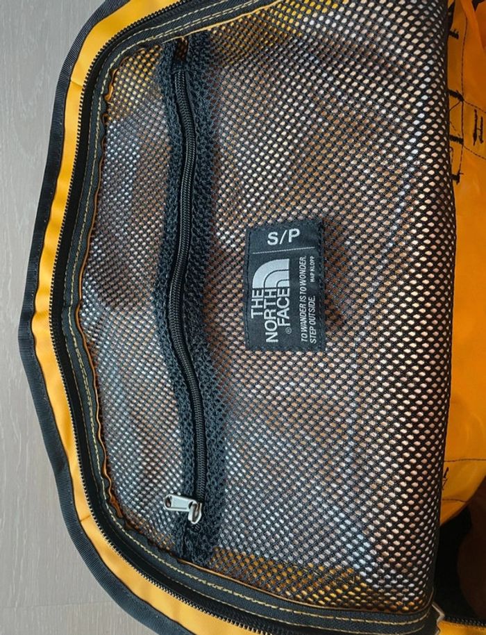 Sac The North Face Base Camp jaune et noire ( NEUF) - photo numéro 5