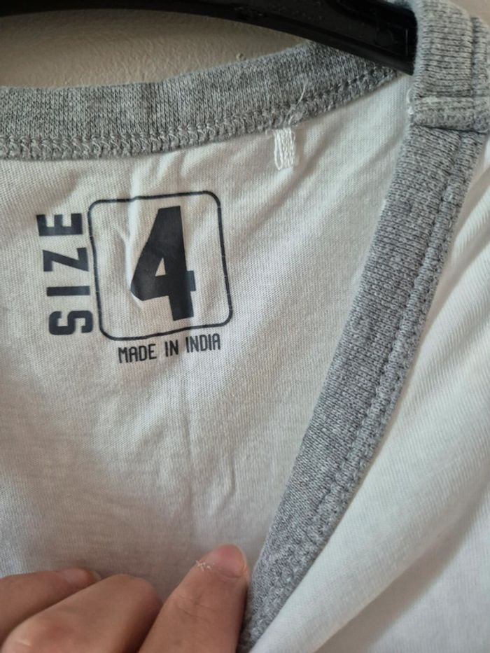 Débardeur 4 ans très bon état quasi neuf - photo numéro 2